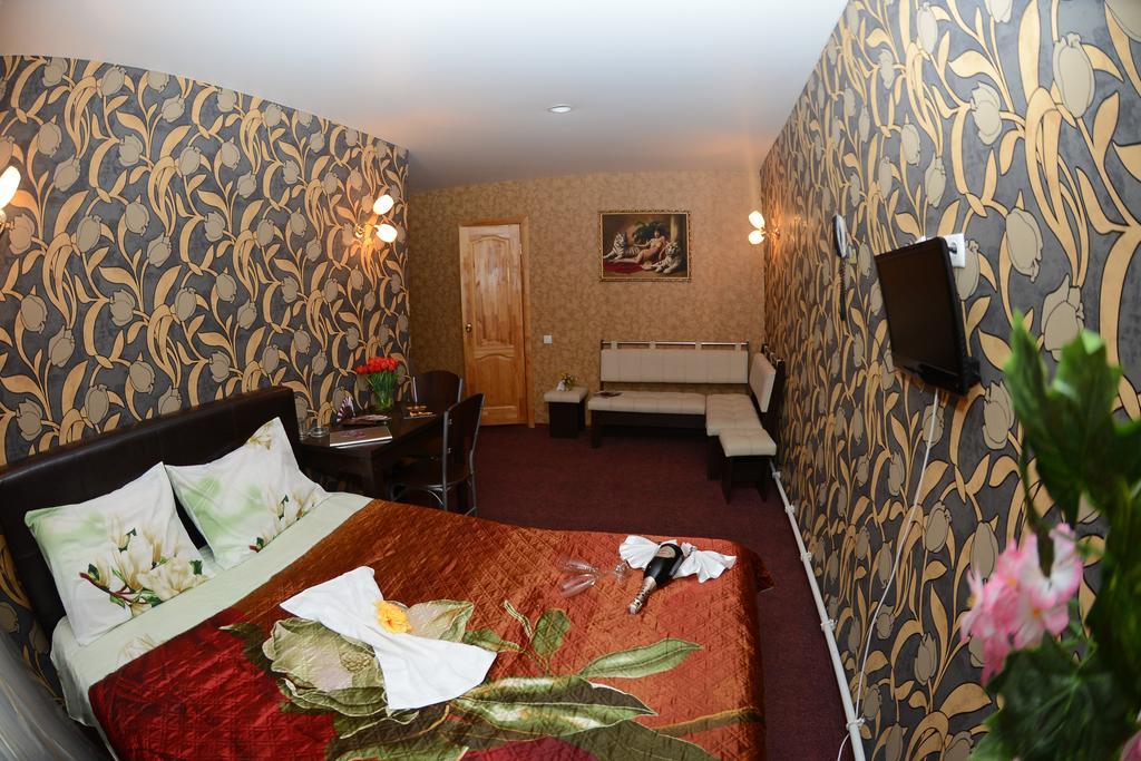 Complex Mary Orenburg Room photo